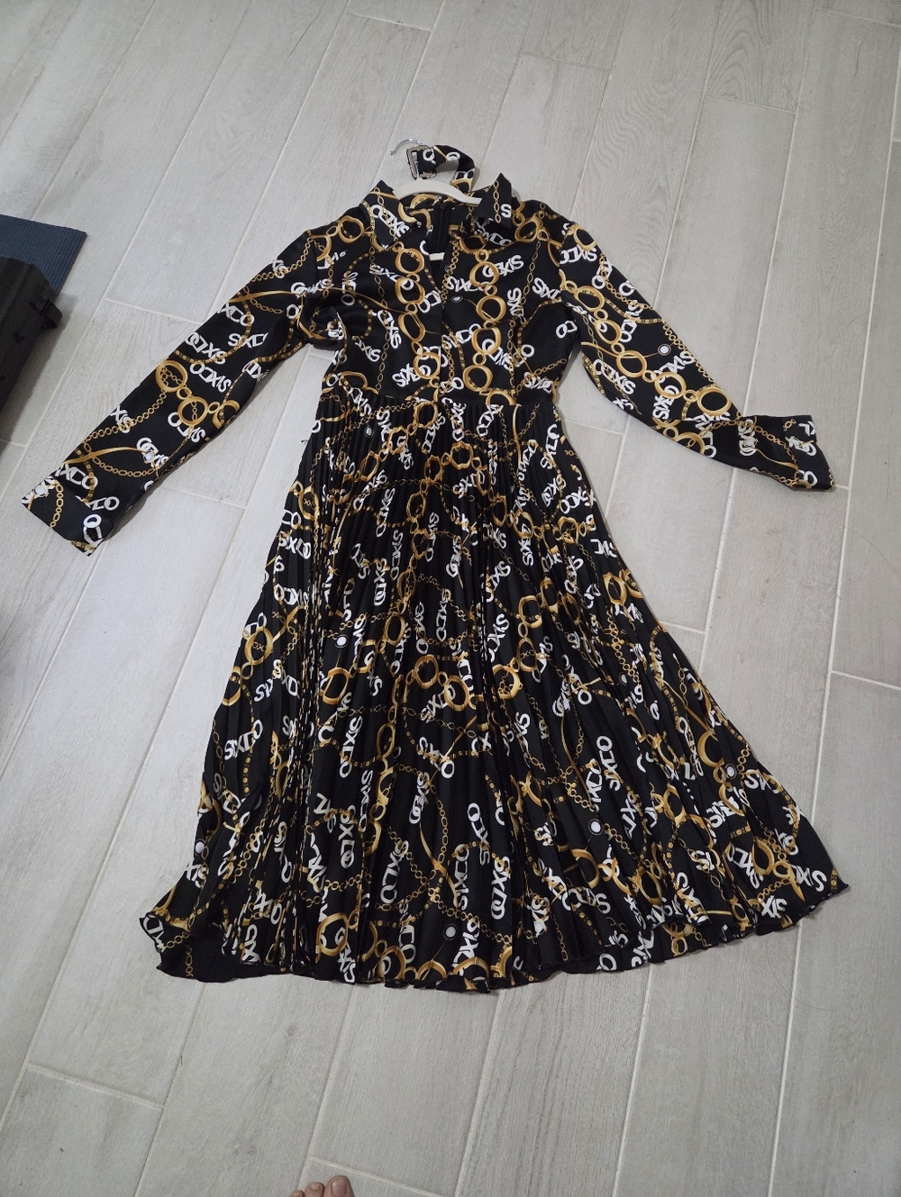 Sixdo Brand Black & Gold Chain Print Long Sleeve Midi Dress